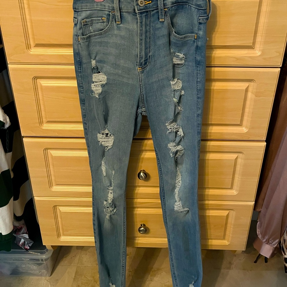 Hollister jeans ripped